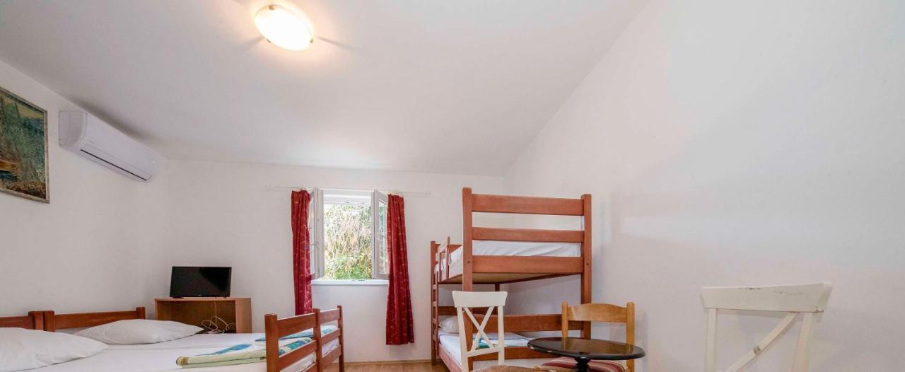 Guesthouse Šime Kolan Eksteriør billede